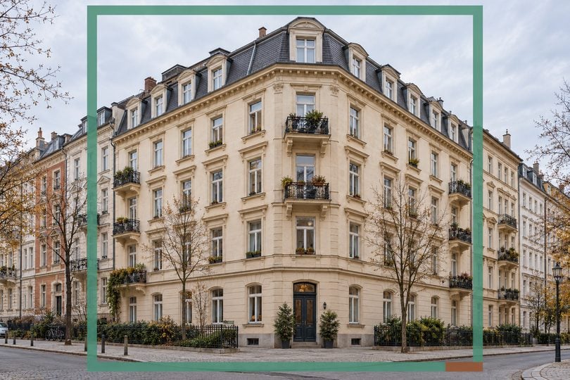 Gründerzeitliches Eckwohnhaus mit Stuckfassade und Mansarddach